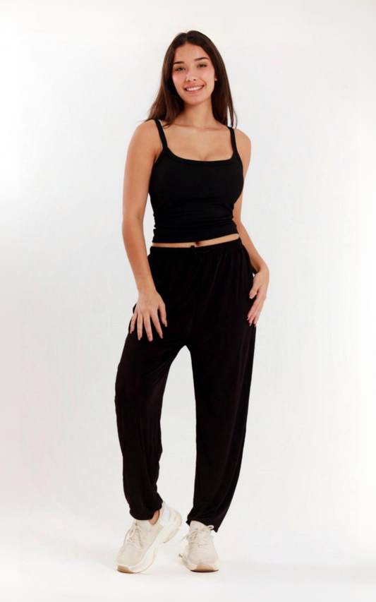 Casual black harem wide-leg pants with elastic waistband.
