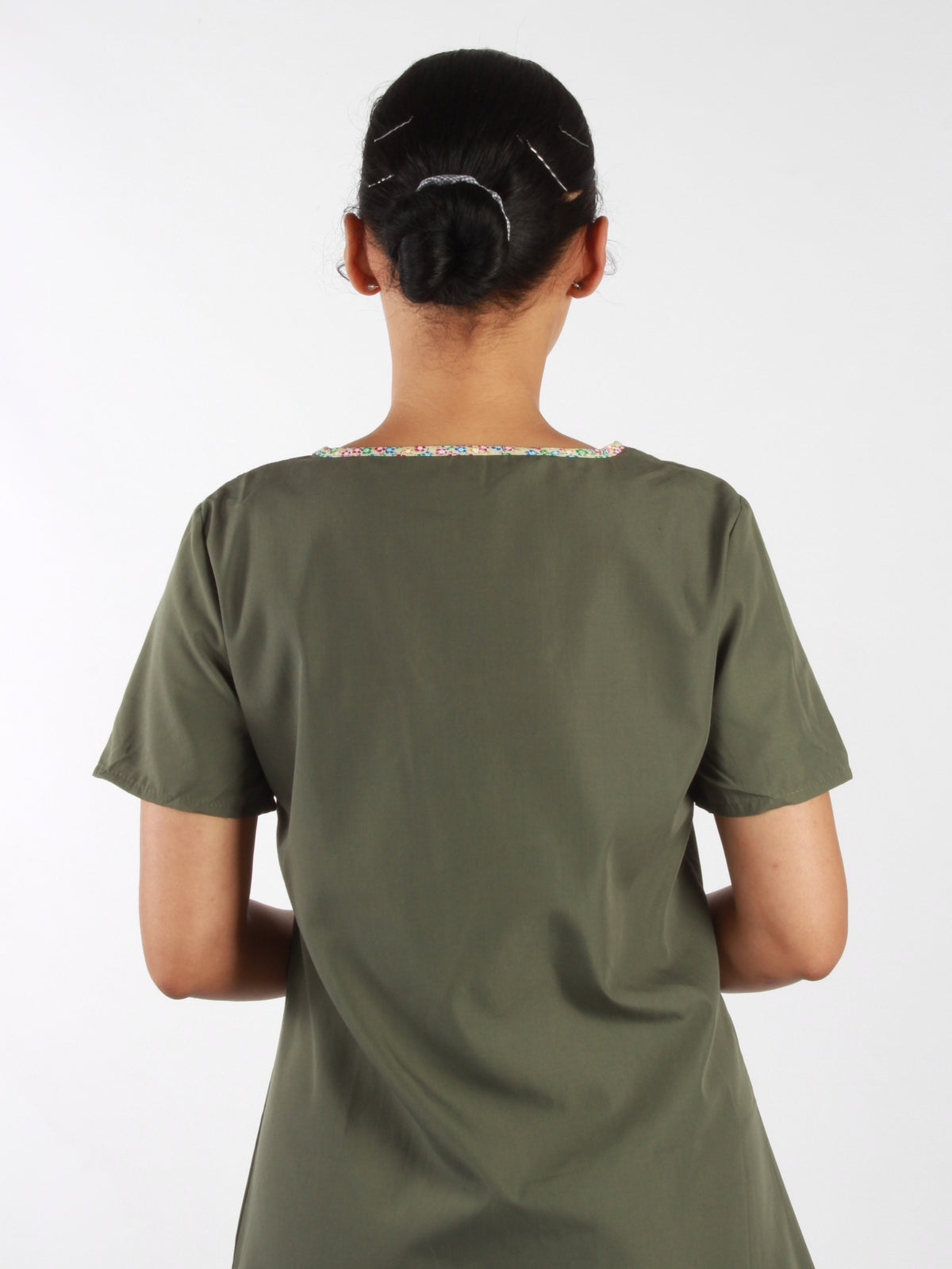 Back view of woman wearing a casual long floral binding dress with short sleeves and round neck in solid olive polyester fabric